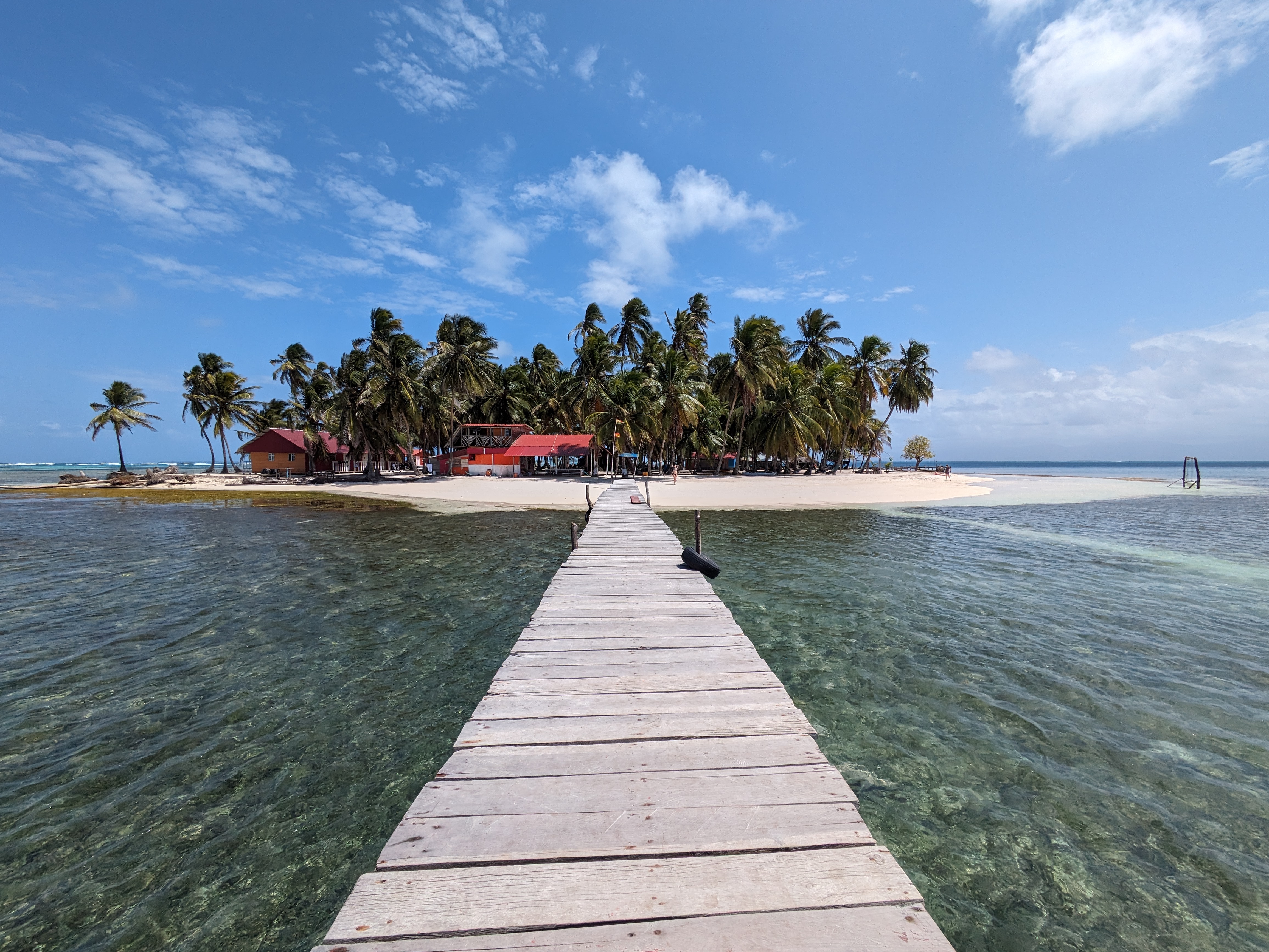Wooden pier leading to a tropical island in the San Blas Islands, a paradise for Digital Nomads in Panama