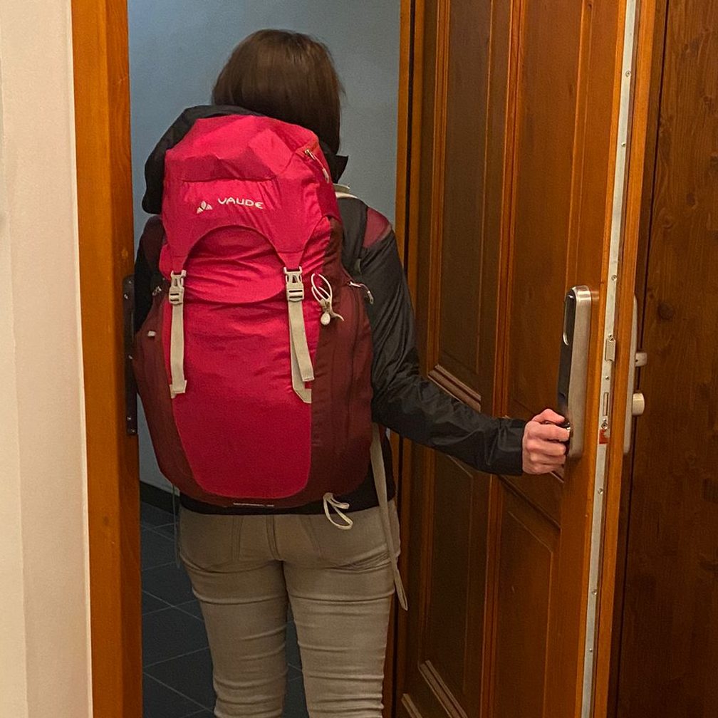 Digital nomad with a backpack leaving home, starting a new adventure.