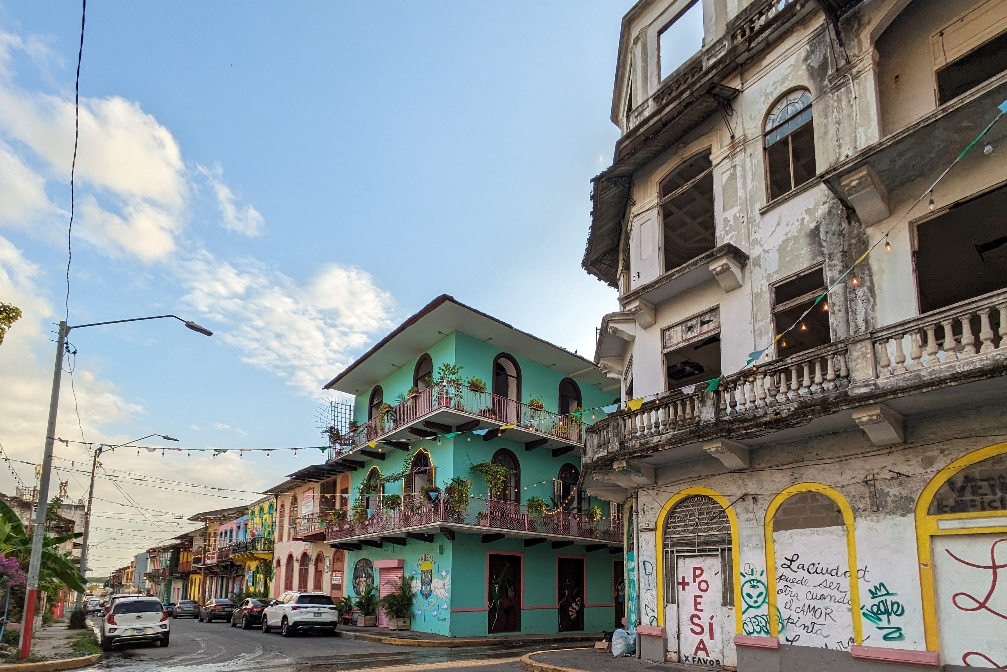Contrasting architecture in Casco Viejo, loved by Digital Nomads in Panama
