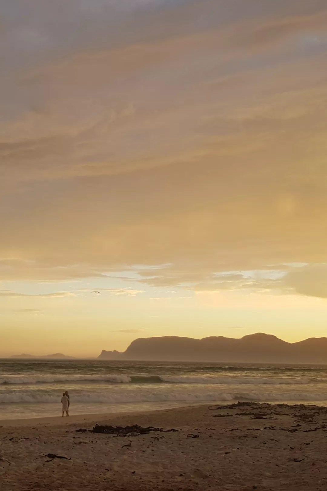 Digital Nomad in Cape Town enjoying a spectacular sunset