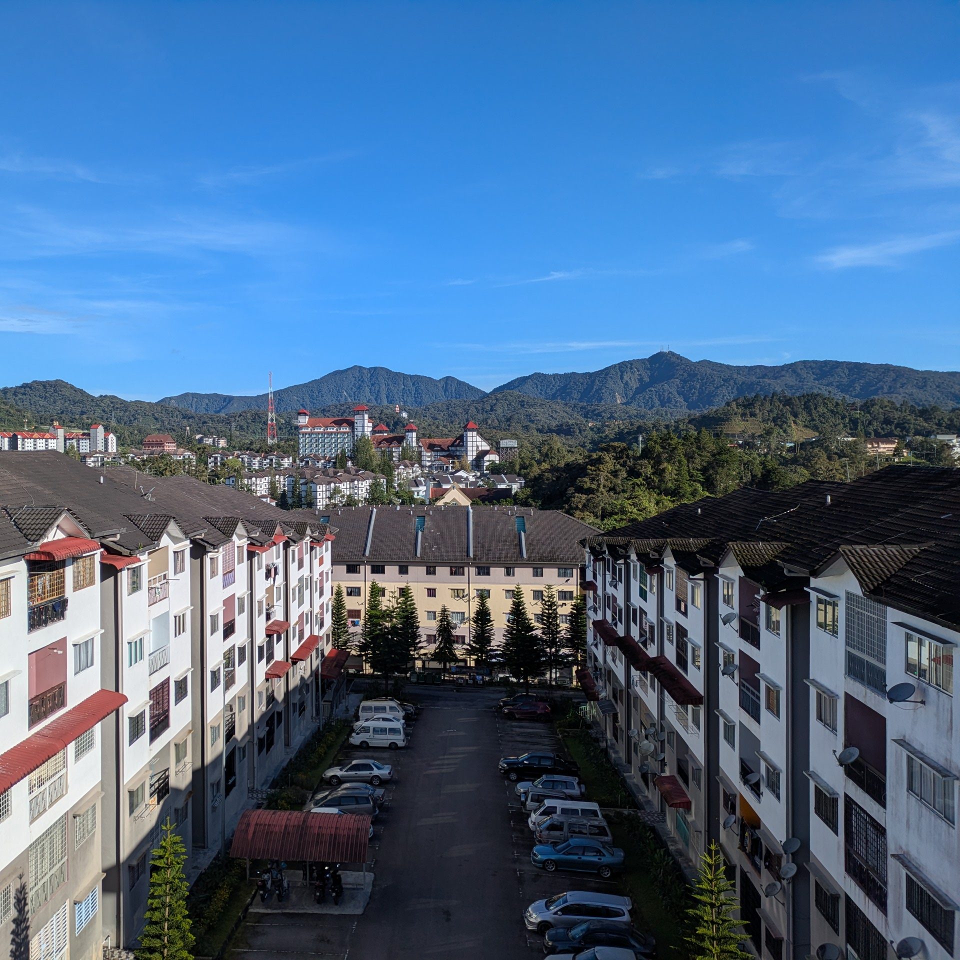 Tanah Rata view of houses and green hills, perfect spot for digital nomads in Malaysia