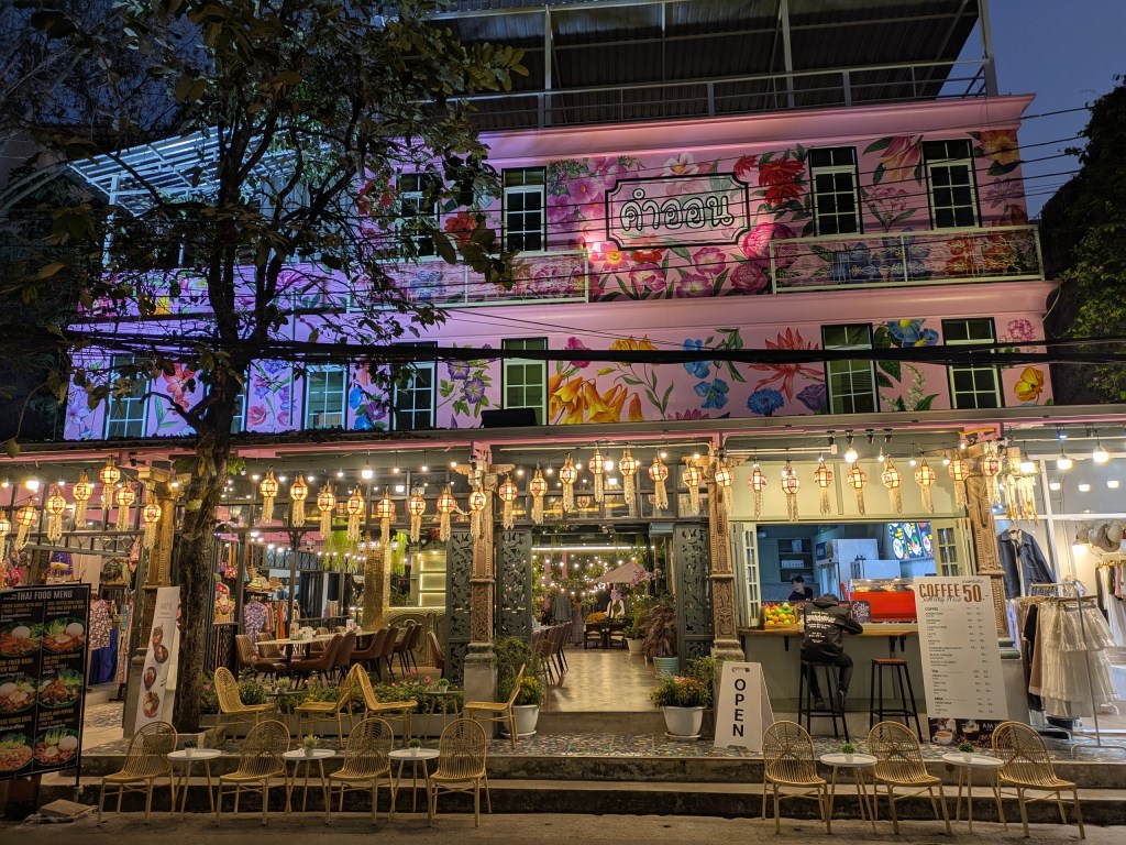 Trendy café in Nimman at night – A great spot for a digital nomad in Thailand Chiang Mai.