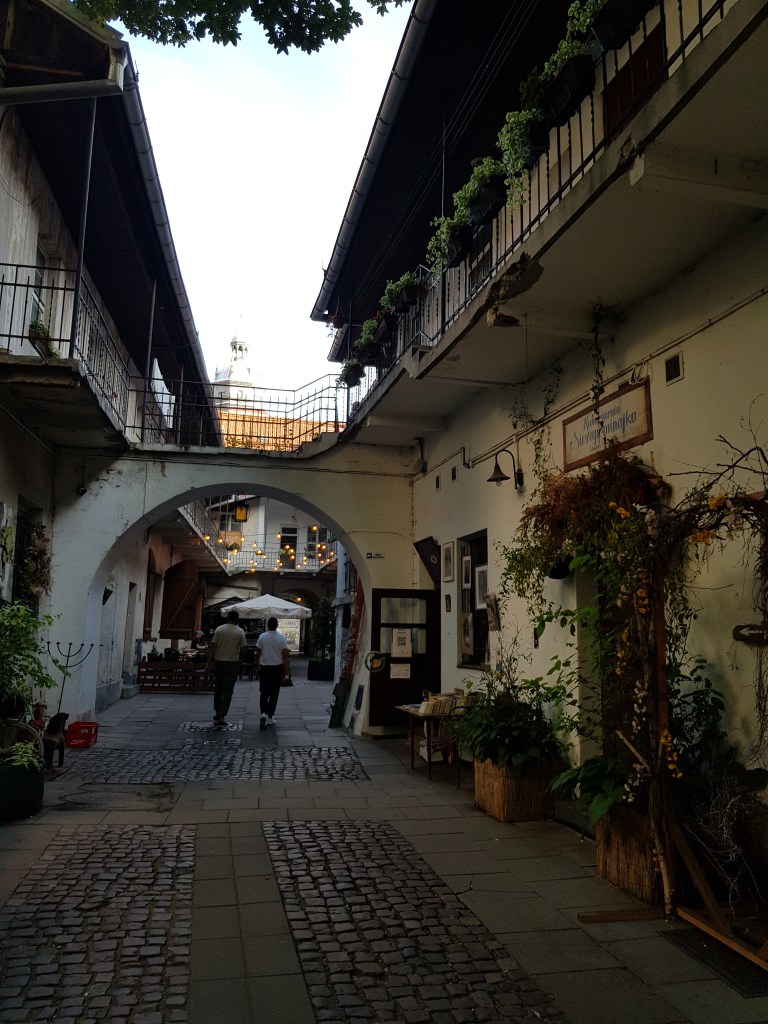 Secluded archway alley in Kraków’s Kazimierz district for digital nomads
